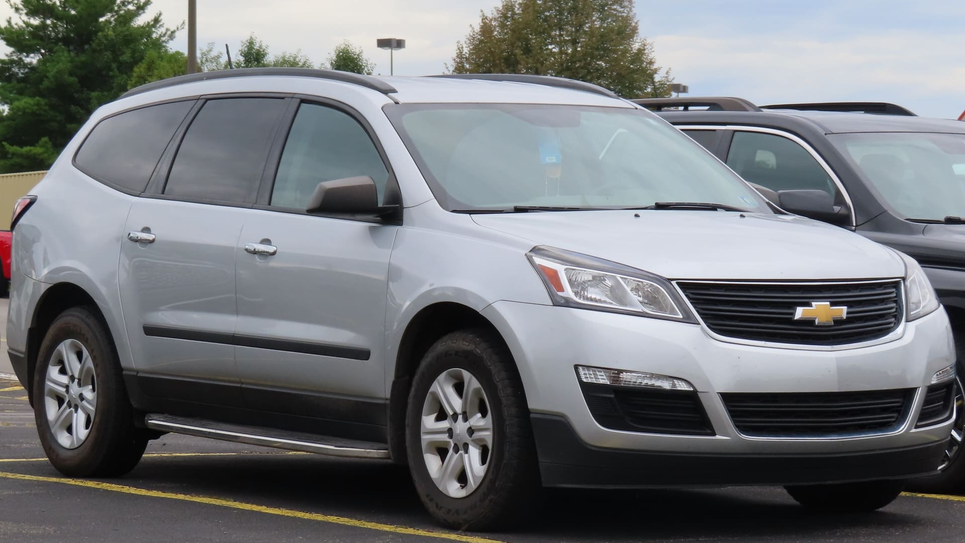 2017 Chevrolet Traverse LS AWD in Silver Ice Metallic